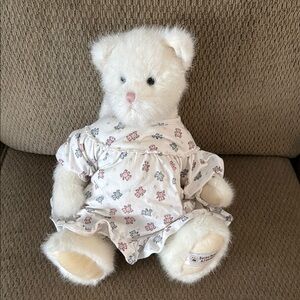 BUY 1 GET 1 STUFFED ANIMAL OF YOUR CHOICE FREE. Sparkly white beaded cat